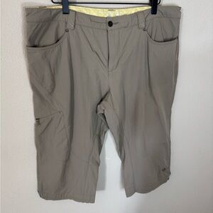 Mountain Hardwear Women’s Size 14 Hiking Shorts Taupe Cargo Outdoor Trail